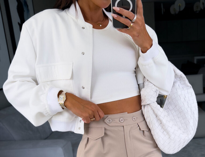 Dejana Kurze Jacke i Urban-Stil 