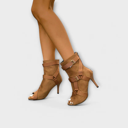 Eleganta Absatz sandal med sömmar