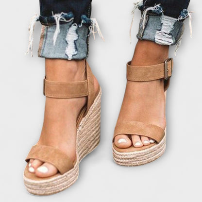 Benita - Stilvolle Damenschuhe mit Gürtel 