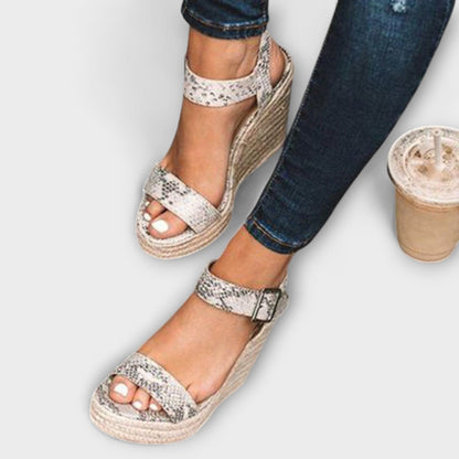 Benita - Stilvolle Damenschuhe mit Gürtel 