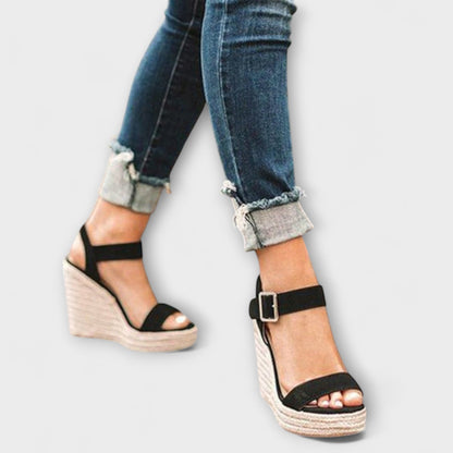 Benita - Stilvolle Damenschuhe mit Gürtel 