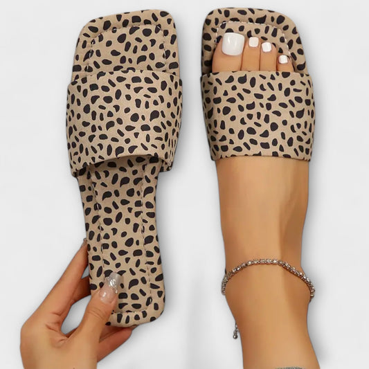 Flache-toffel med leopardmonster