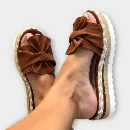 Franka - Ortopediska sandaler med gylf 